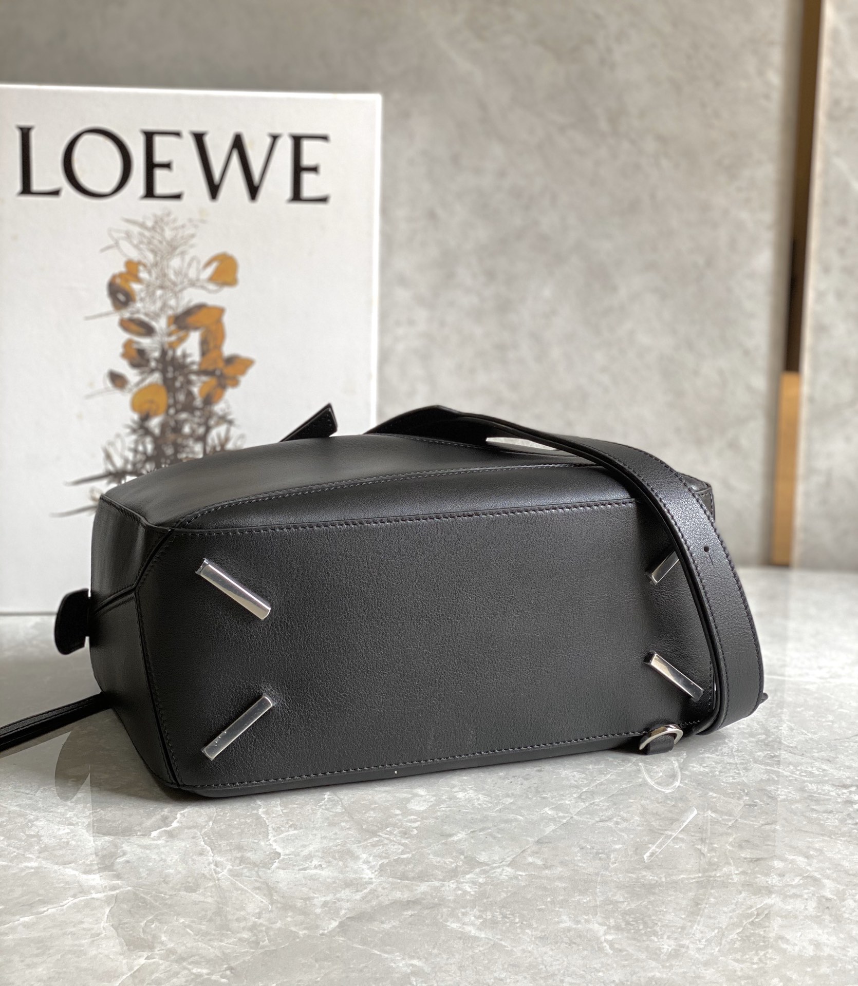 Loewe Large Puzzle Bag in Classic Calfskin Black